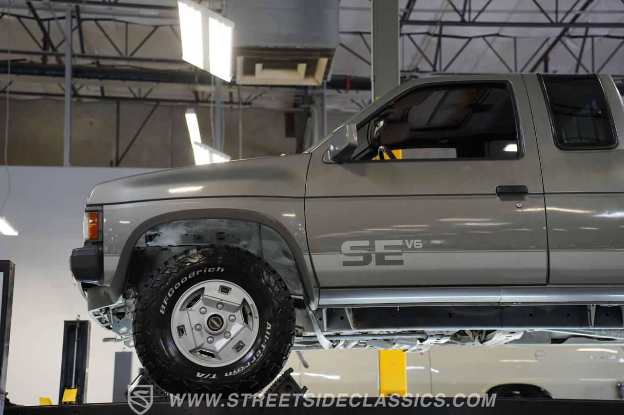 1989 Nissan 4x4 Hardbody Pick Up SE-V6