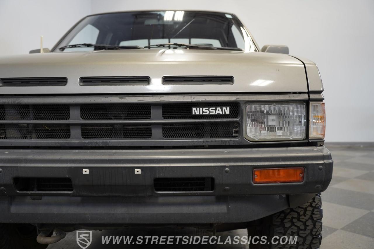 1989 Nissan 4x4 Hardbody Pick Up SE-V6