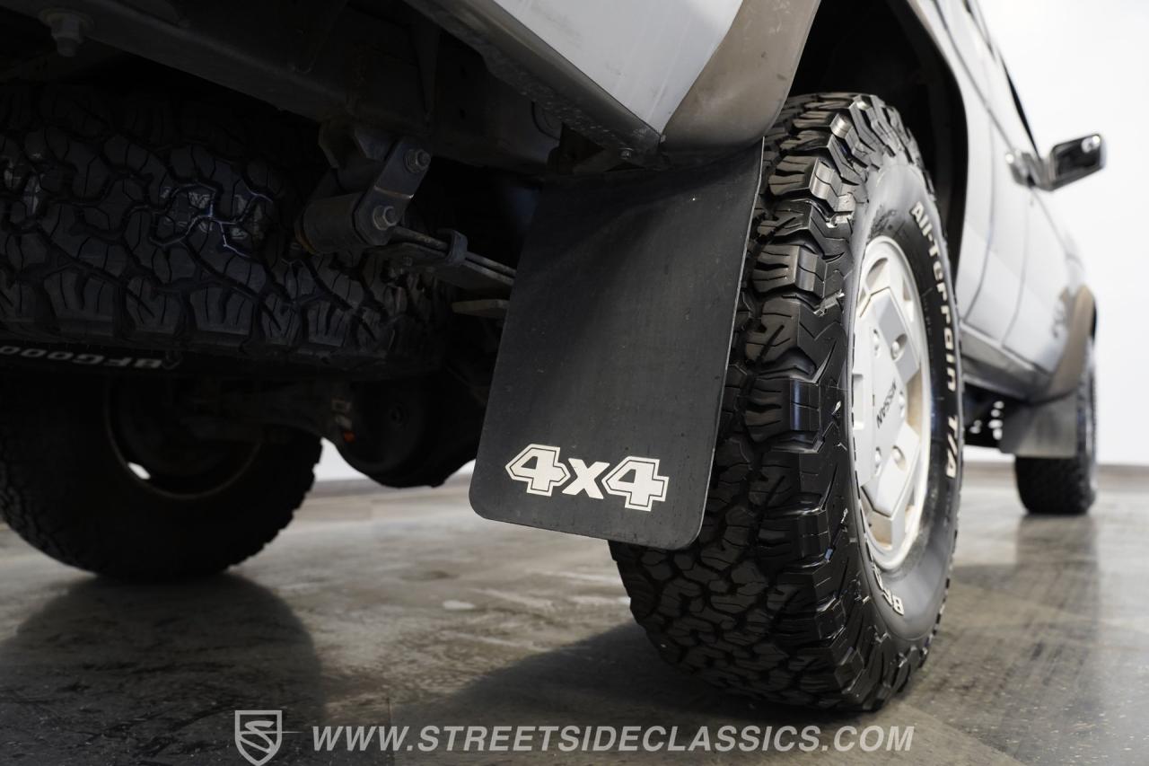 1989 Nissan 4x4 Hardbody Pick Up SE-V6