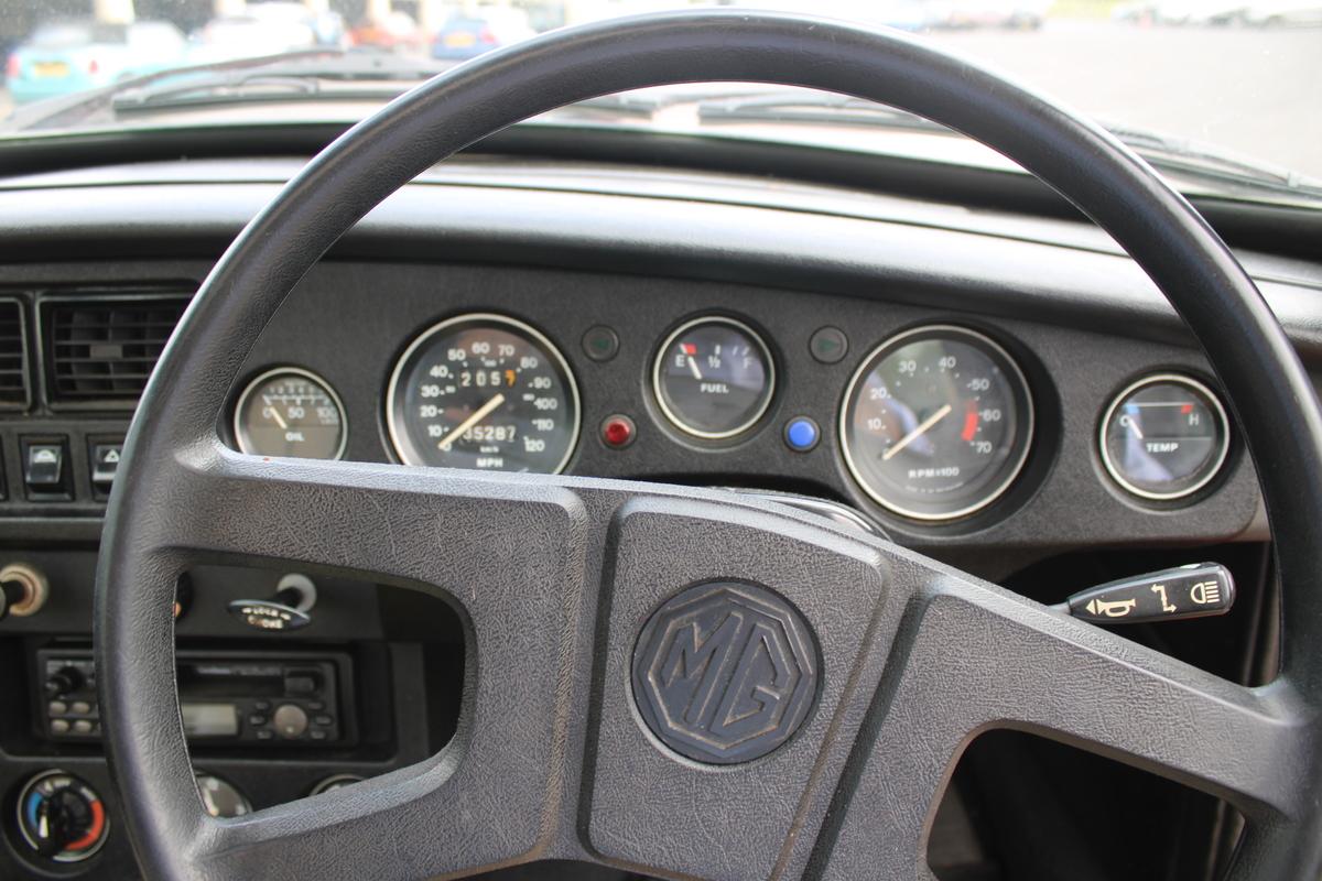 1977 MG B GT
