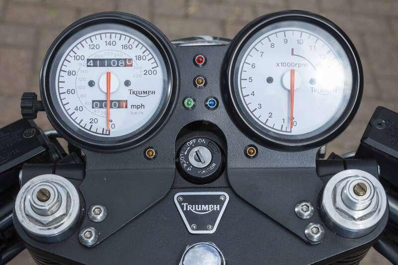 1996 Triumph DAYTONA 900 CAFE RACER