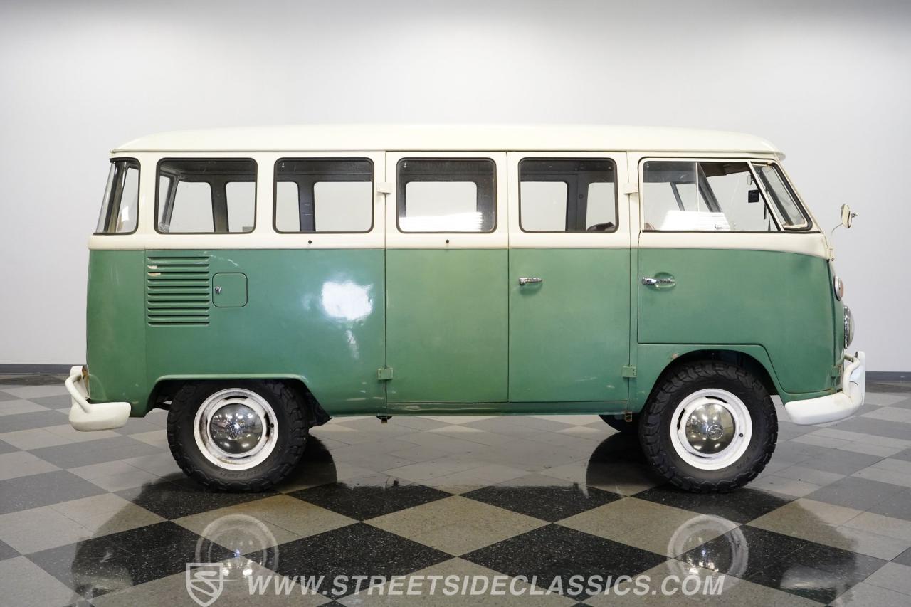 1974 Volkswagen Type 2 Kombi 13 Window