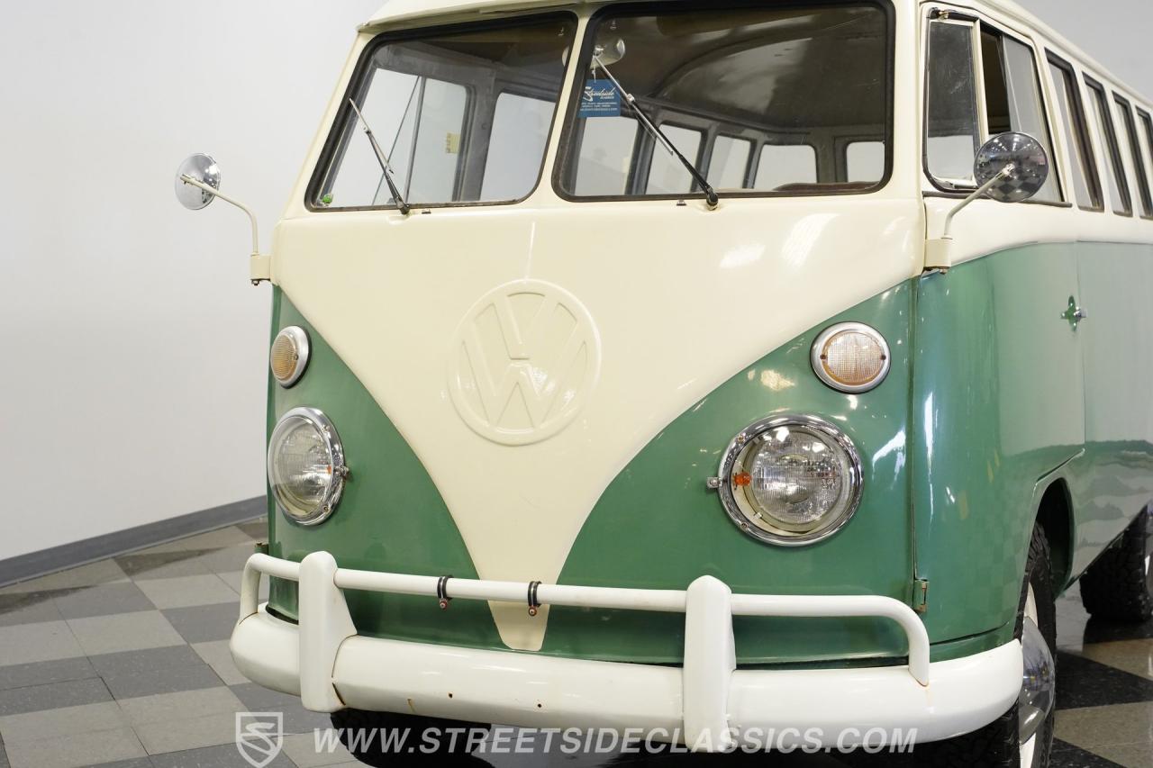 1974 Volkswagen Type 2 Kombi 13 Window