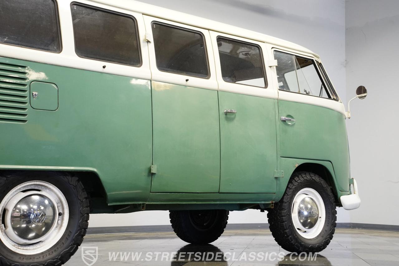 1974 Volkswagen Type 2 Kombi 13 Window