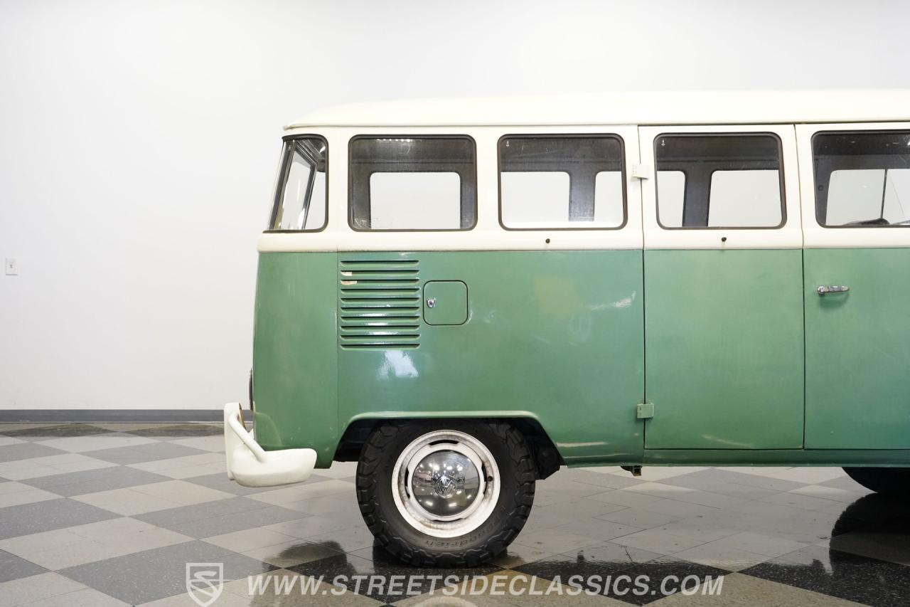 1974 Volkswagen Type 2 Kombi 13 Window
