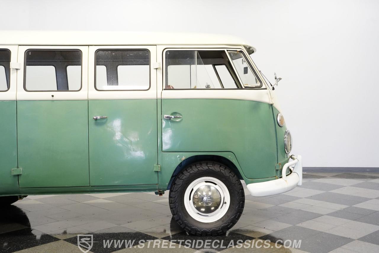 1974 Volkswagen Type 2 Kombi 13 Window
