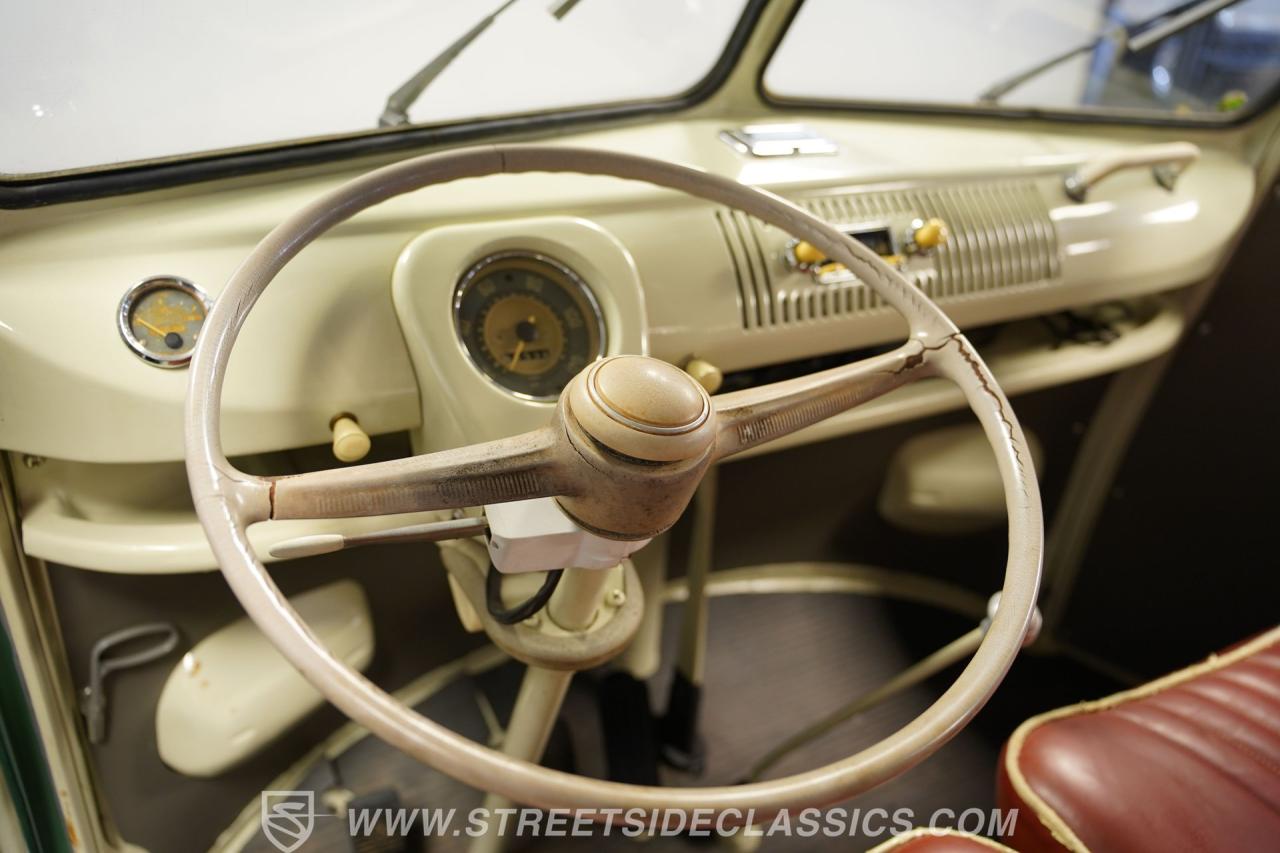1974 Volkswagen Type 2 Kombi 13 Window