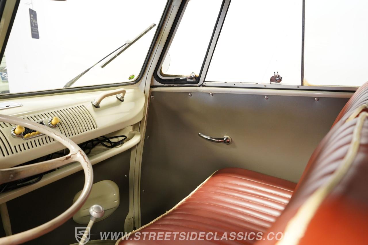 1974 Volkswagen Type 2 Kombi 13 Window