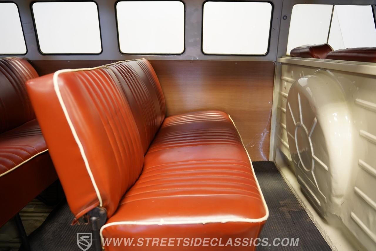 1974 Volkswagen Type 2 Kombi 13 Window