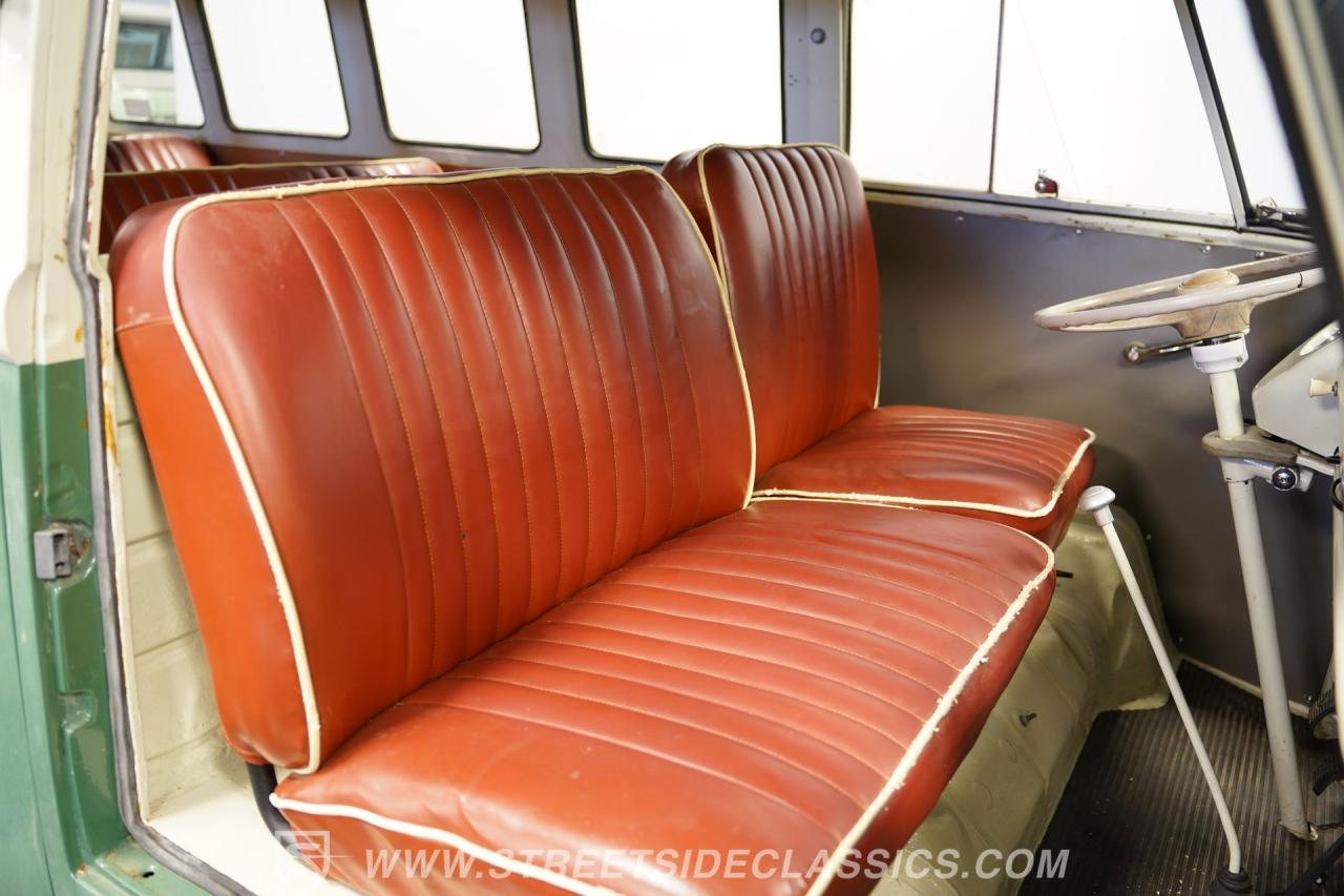 1974 Volkswagen Type 2 Kombi 13 Window