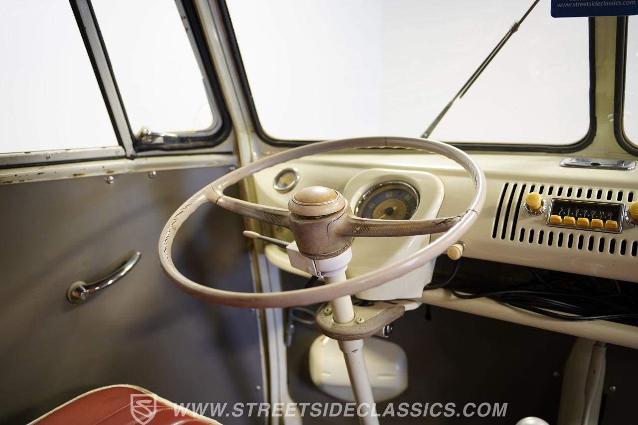 1974 Volkswagen Type 2 Kombi 13 Window