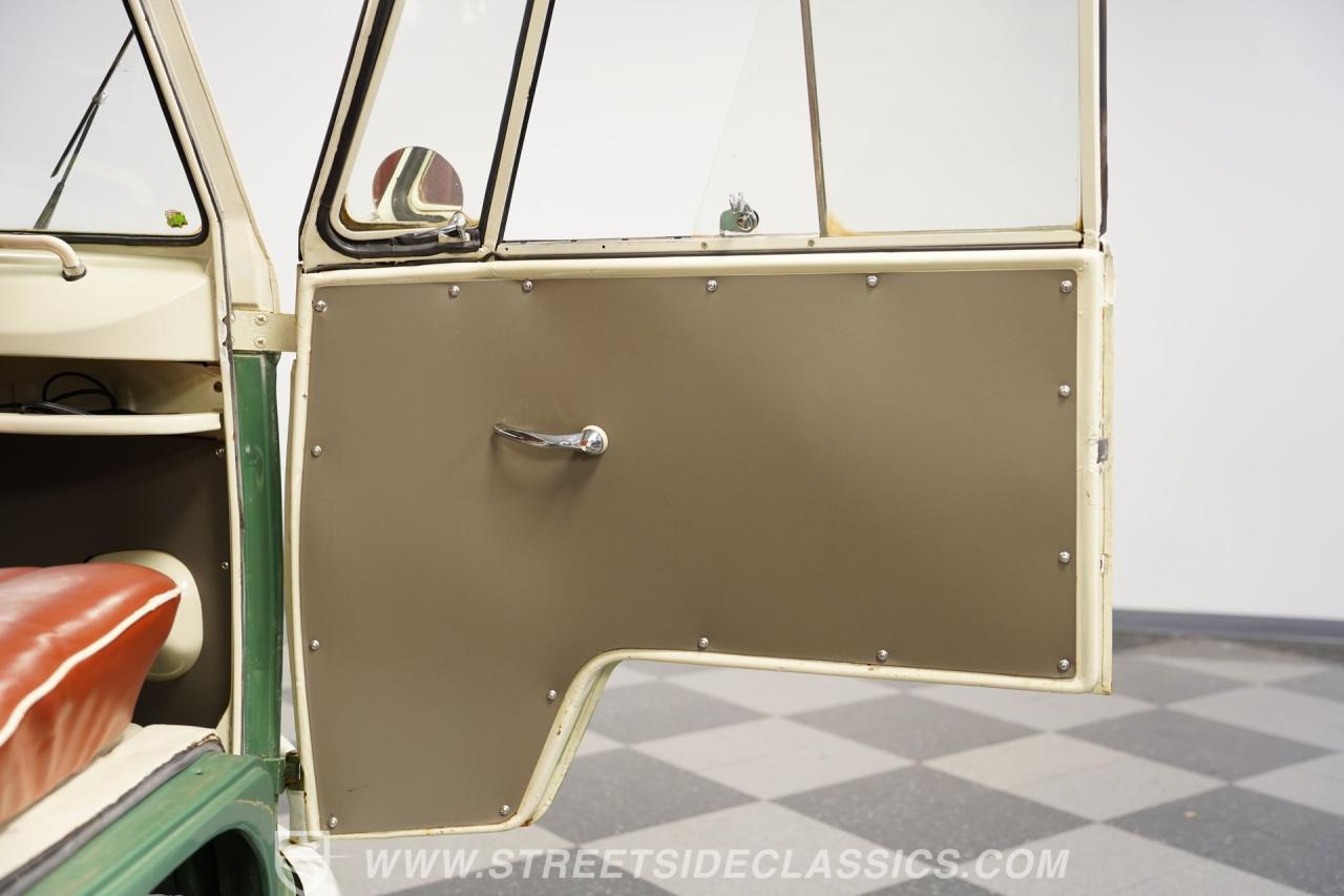 1974 Volkswagen Type 2 Kombi 13 Window