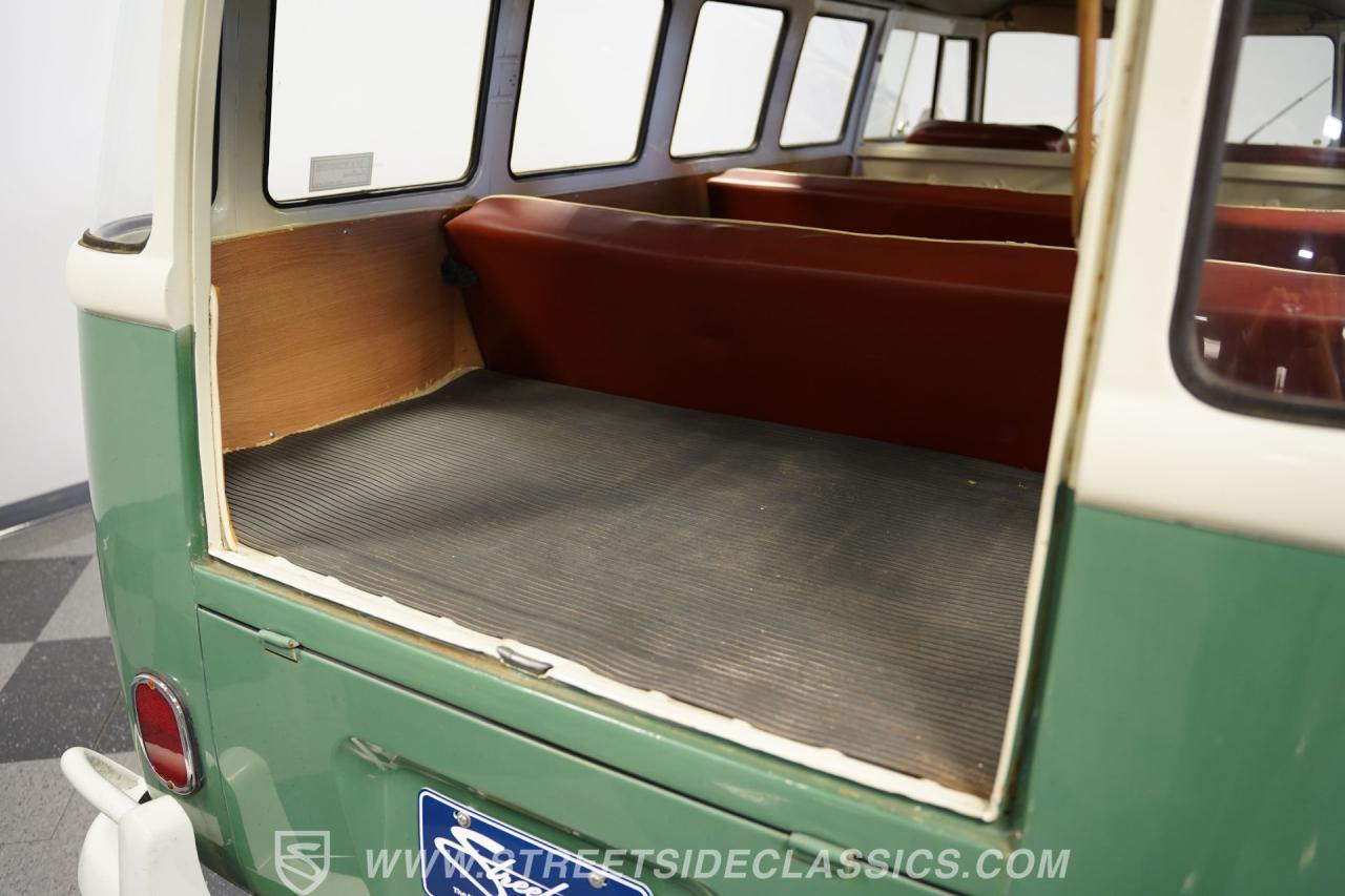 1974 Volkswagen Type 2 Kombi 13 Window