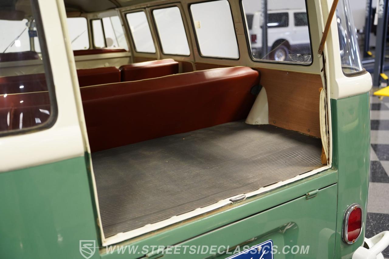 1974 Volkswagen Type 2 Kombi 13 Window