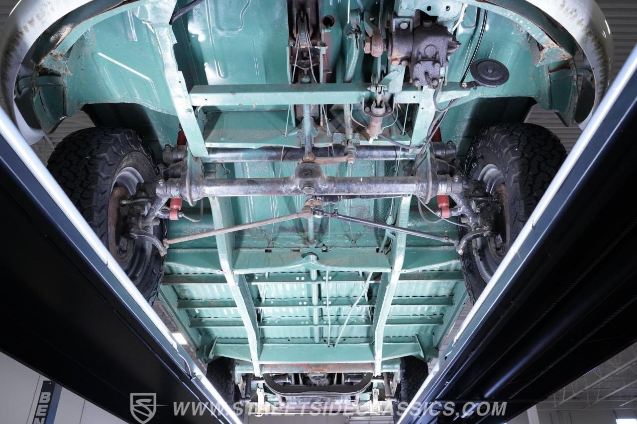 1974 Volkswagen Type 2 Kombi 13 Window