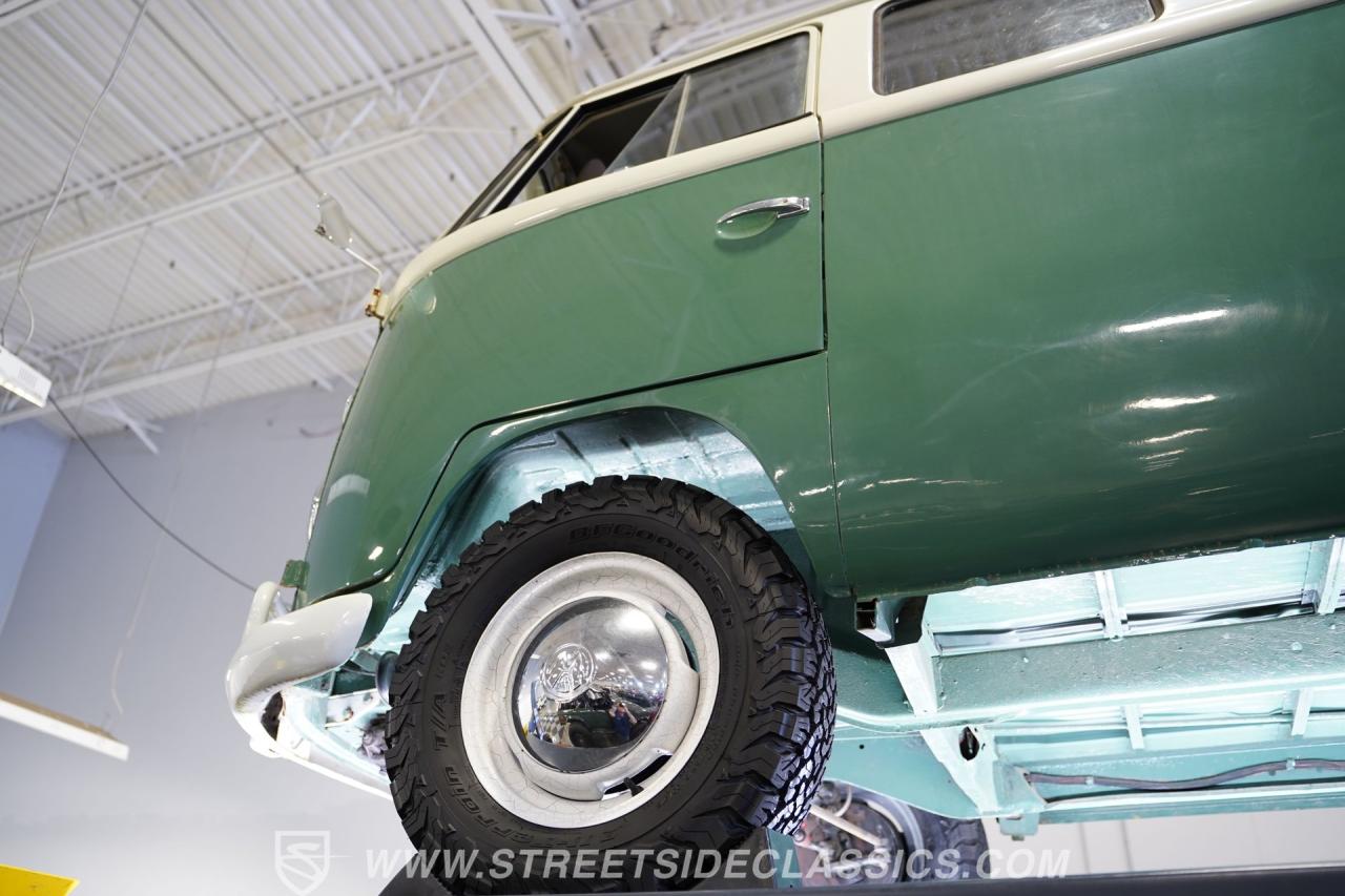 1974 Volkswagen Type 2 Kombi 13 Window