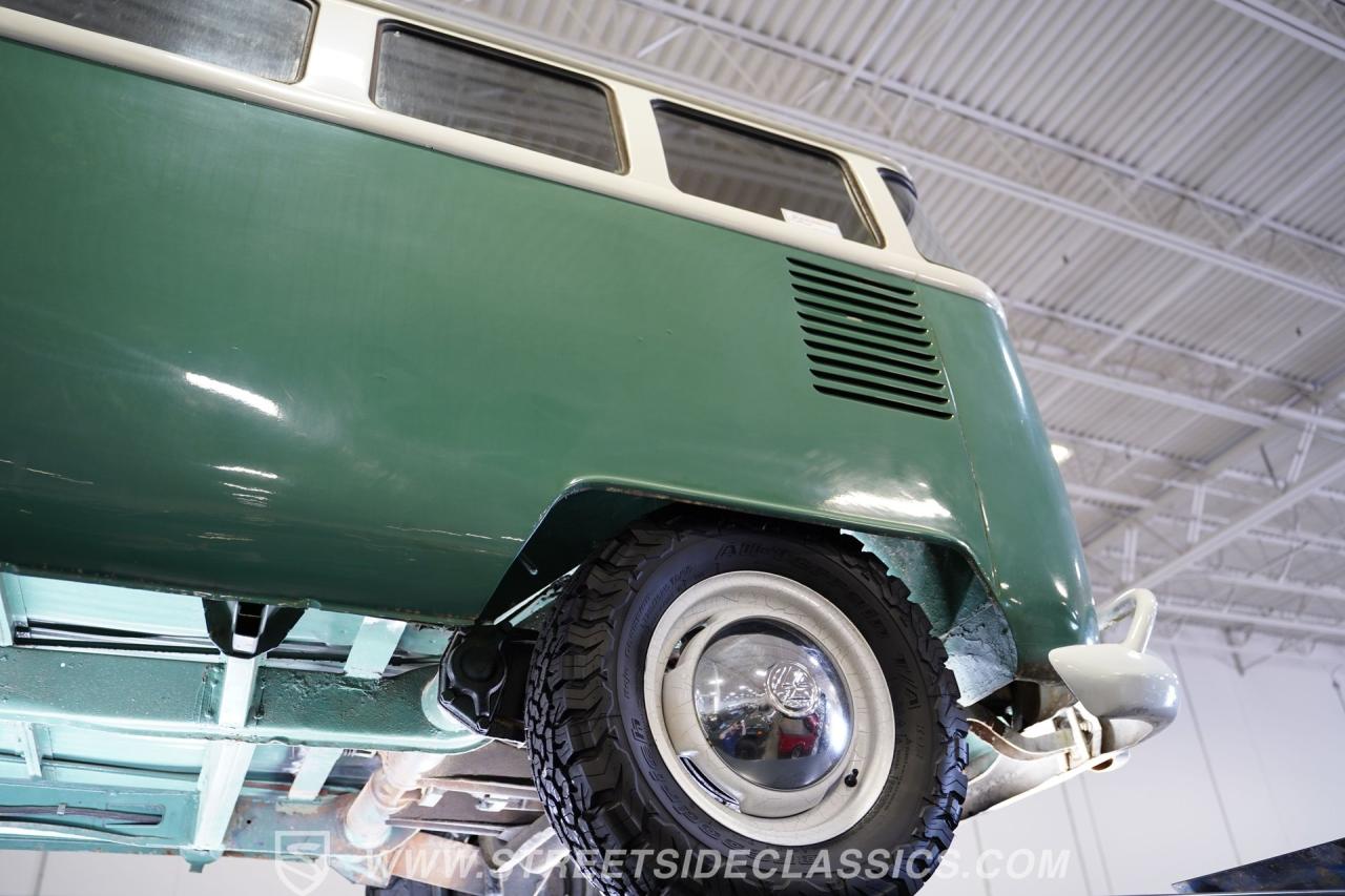 1974 Volkswagen Type 2 Kombi 13 Window