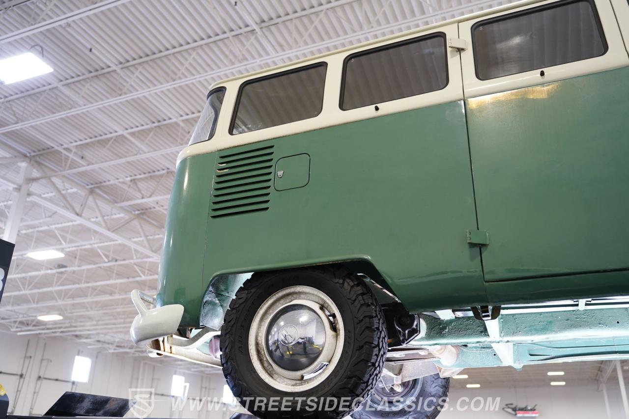 1974 Volkswagen Type 2 Kombi 13 Window