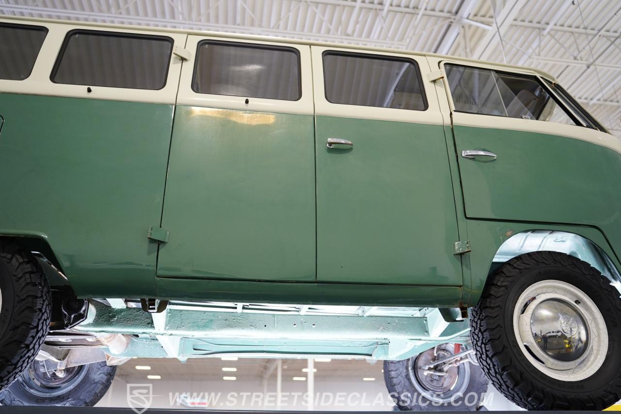 1974 Volkswagen Type 2 Kombi 13 Window