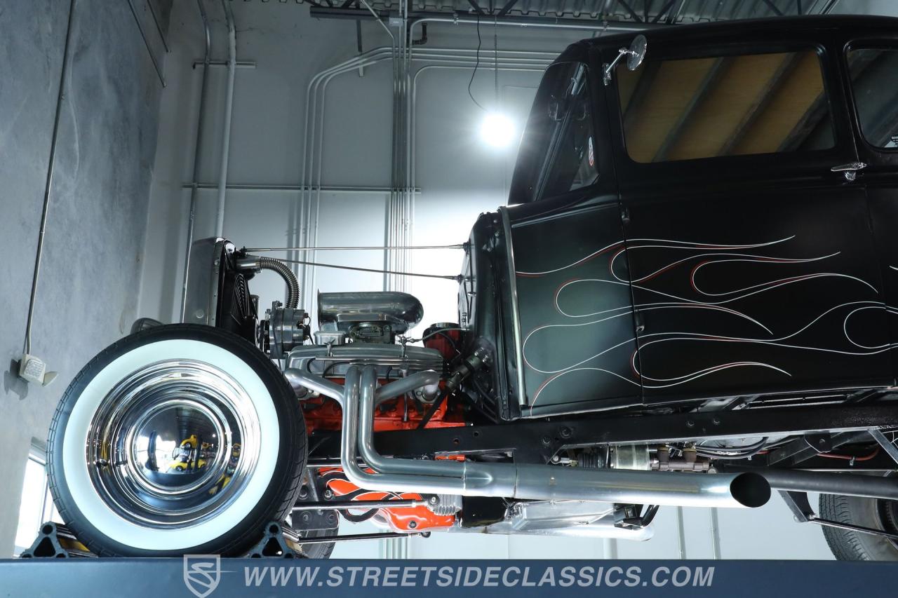 1930 Ford 5-Window Coupe