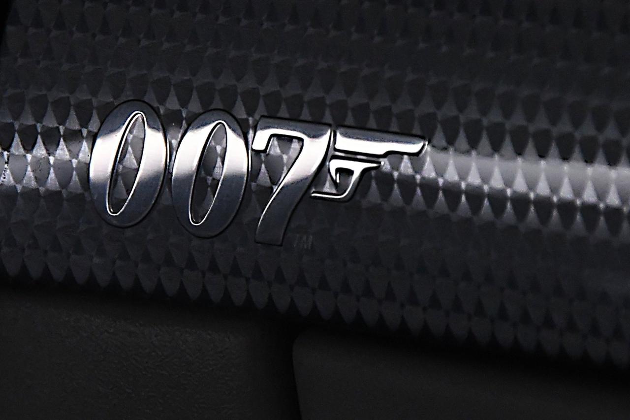 2003 Ford Thunderbird 007 Bond Edition