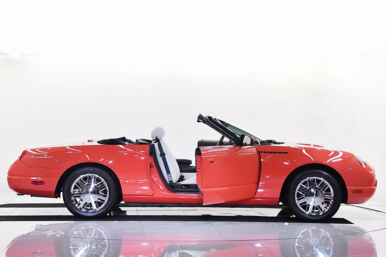 2003 Ford Thunderbird 007 Bond Edition