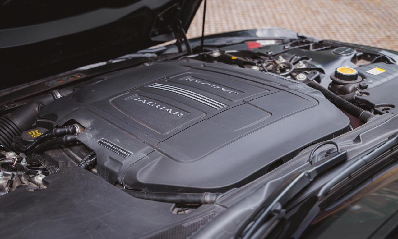 2018 Jaguar F-Type R-Dynamic Coup&eacute; (3.0-litre)