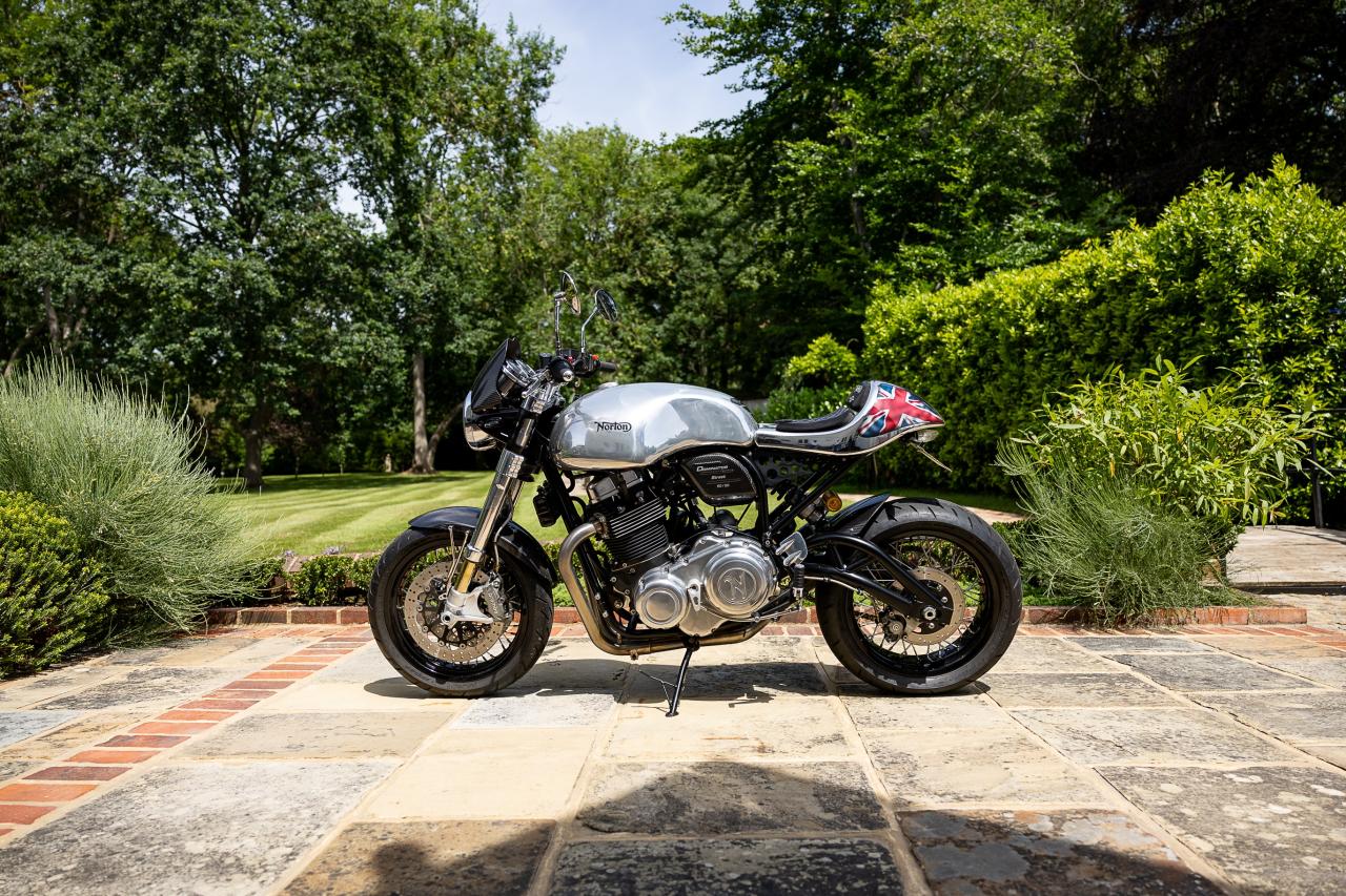 2019 NORTON Dominator Street