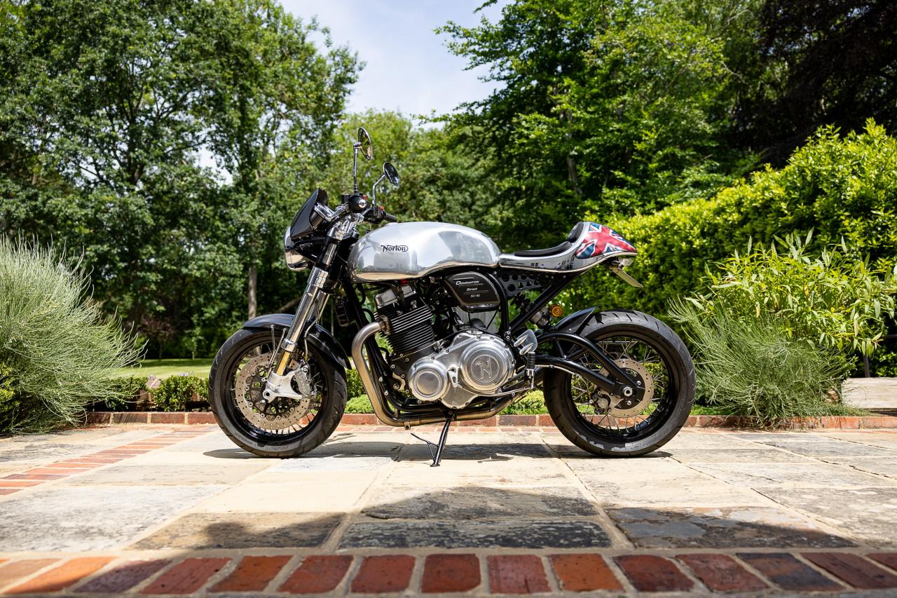 2019 NORTON Dominator Street