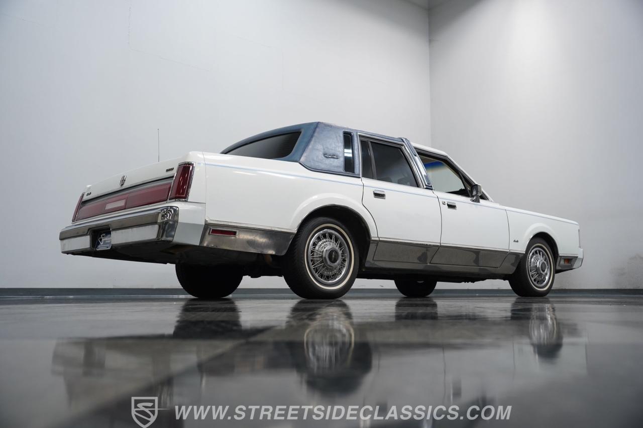 1985 Lincoln Town Car Signature Series