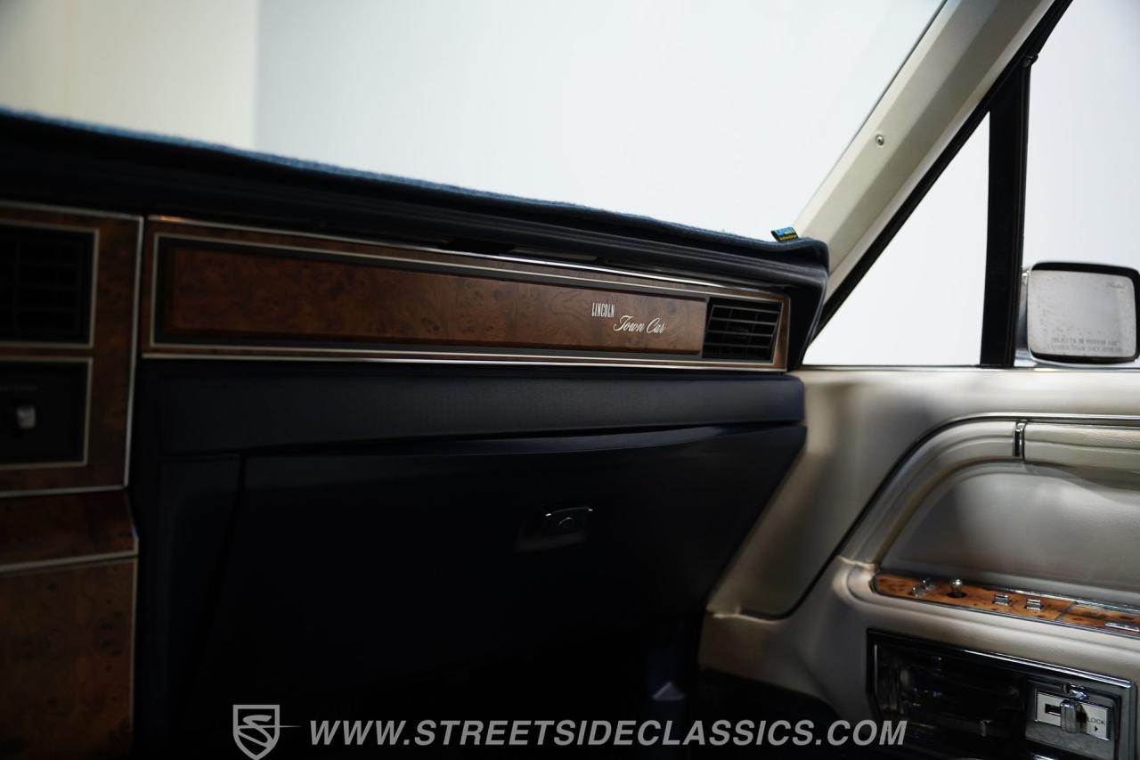 1985 Lincoln Town Car Signature Series