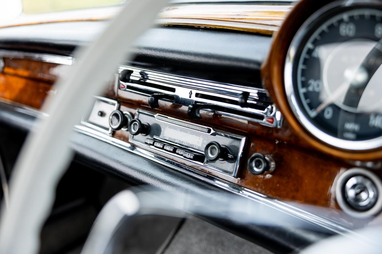1965 Mercedes - Benz 300 SE Coup&eacute;