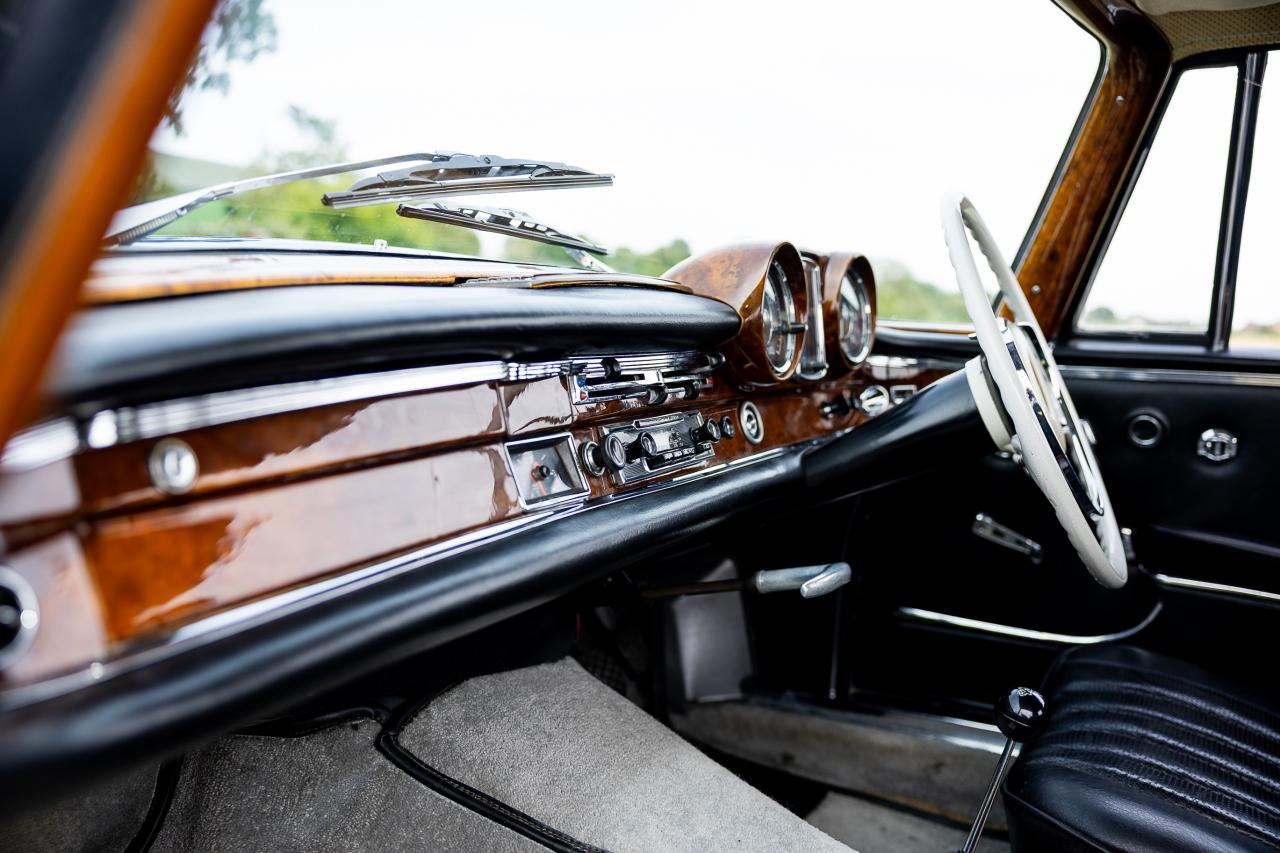 1965 Mercedes - Benz 300 SE Coup&eacute;