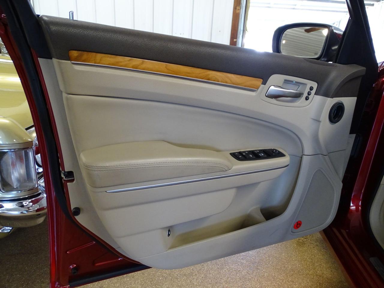 2014 Chrysler 300 C AWD Hemi