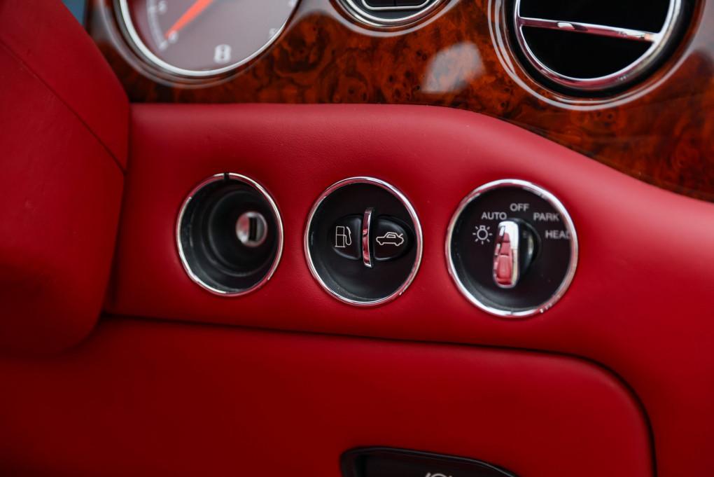 2006 Bentley AZURE