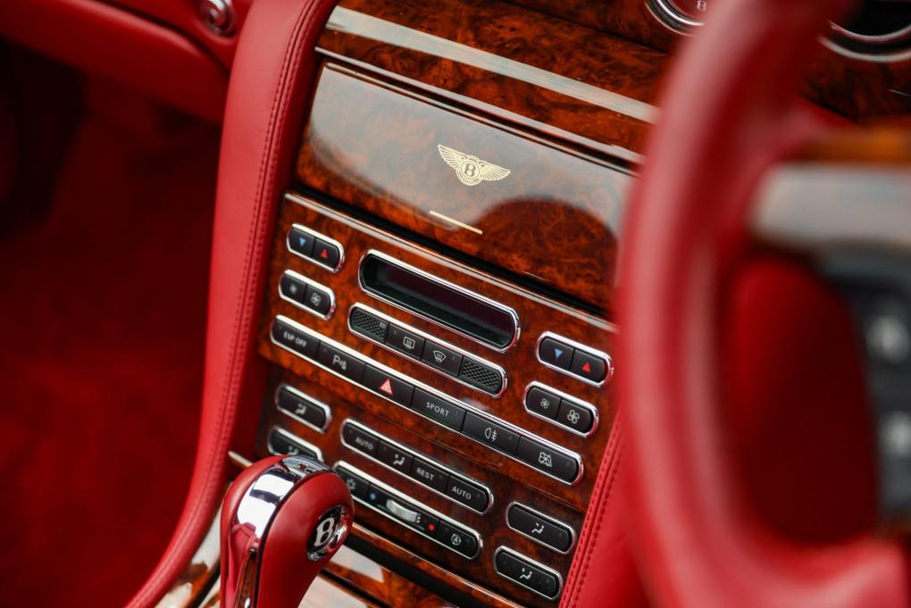 2006 Bentley AZURE