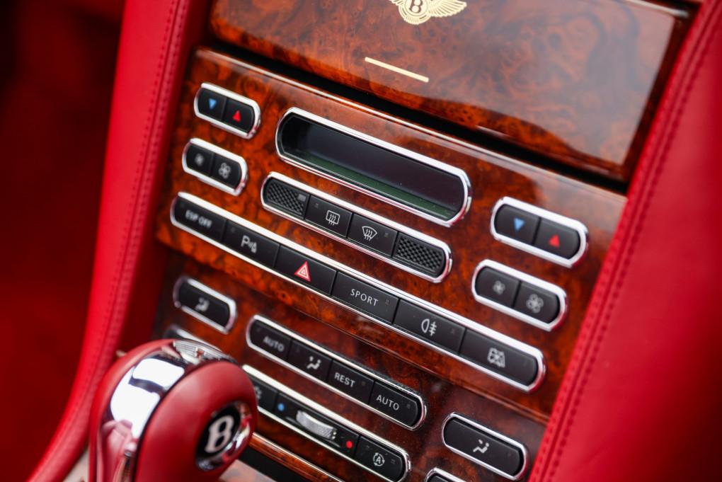 2006 Bentley AZURE