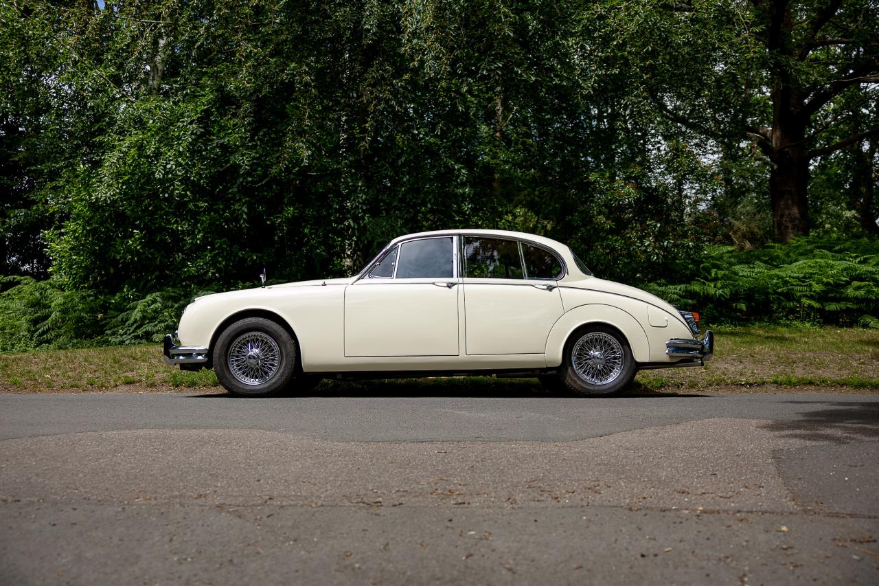 1967 Jaguar Mk. II 2.4 MOD