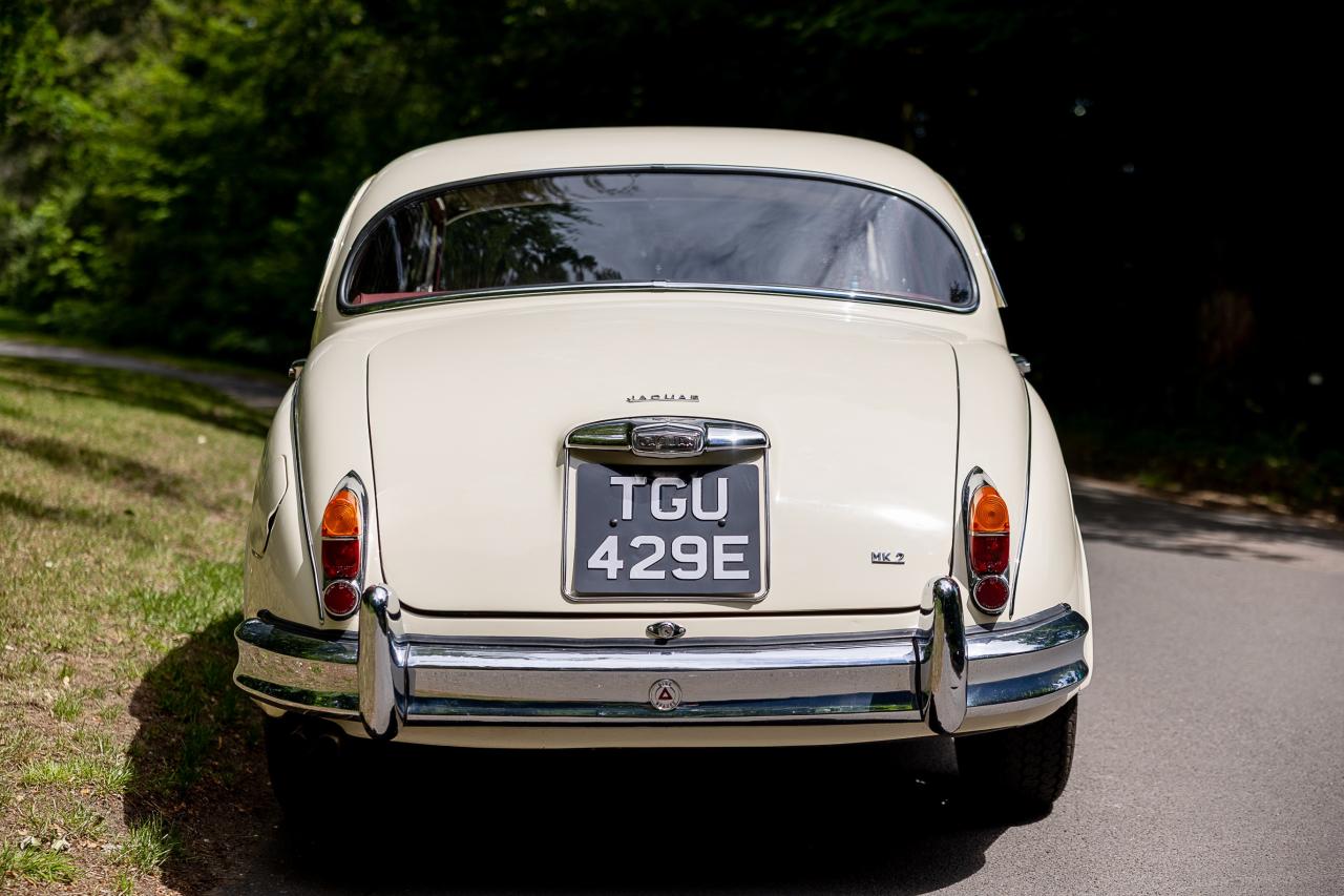 1967 Jaguar Mk. II 2.4 MOD