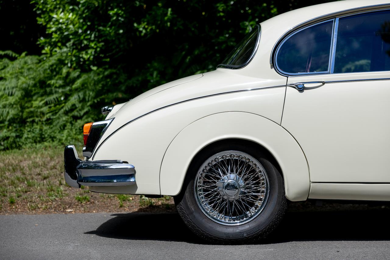 1967 Jaguar Mk. II 2.4 MOD