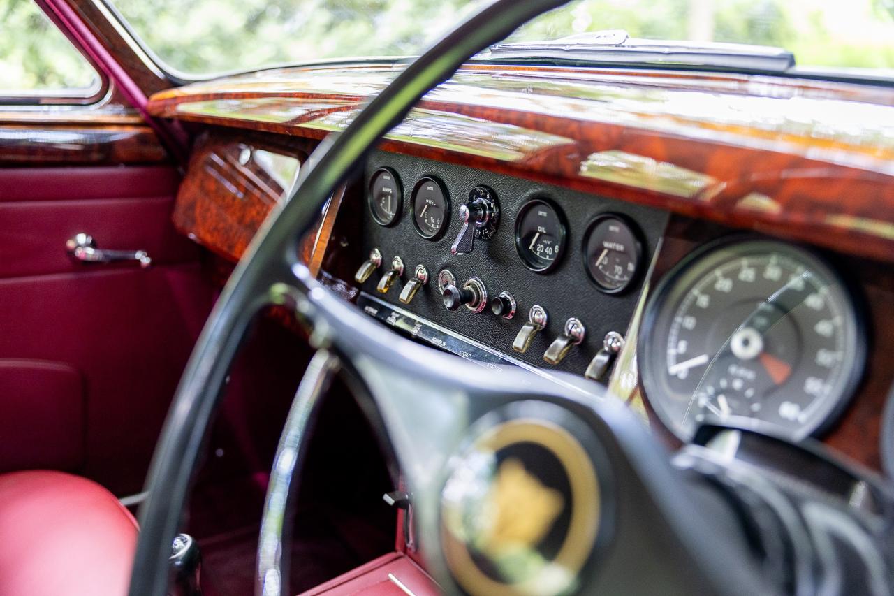 1967 Jaguar Mk. II 2.4 MOD