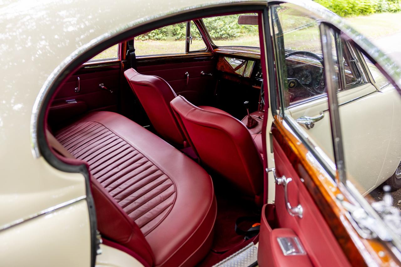 1967 Jaguar Mk. II 2.4 MOD