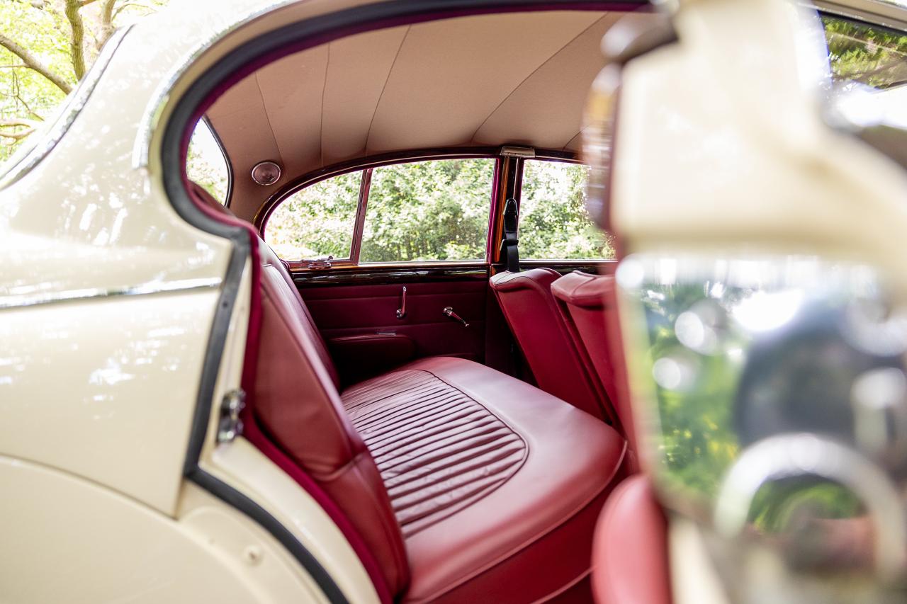 1967 Jaguar Mk. II 2.4 MOD