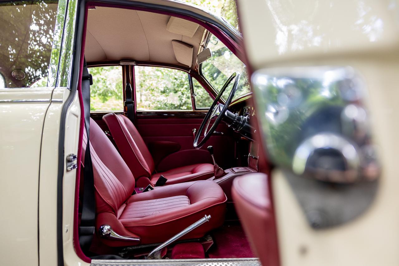 1967 Jaguar Mk. II 2.4 MOD