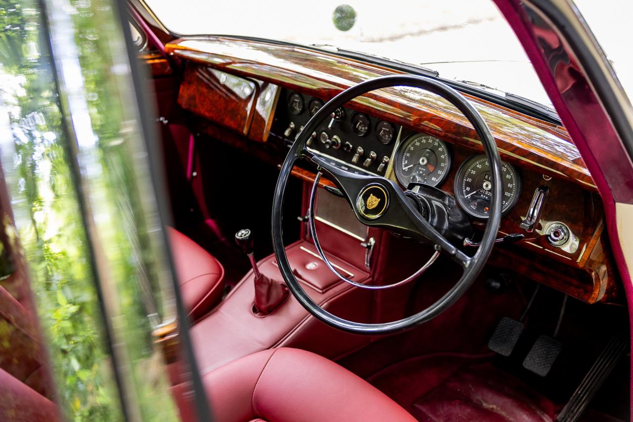 1967 Jaguar Mk. II 2.4 MOD