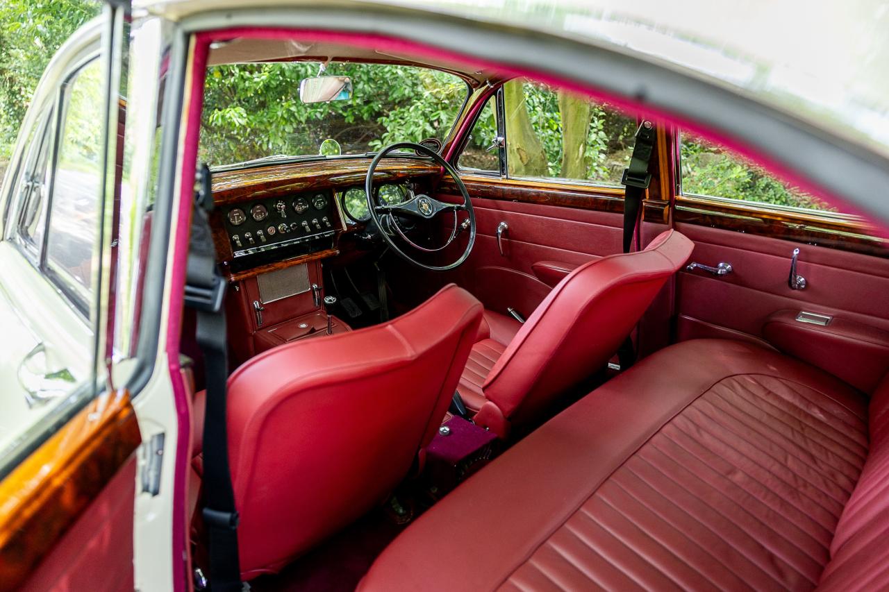 1967 Jaguar Mk. II 2.4 MOD