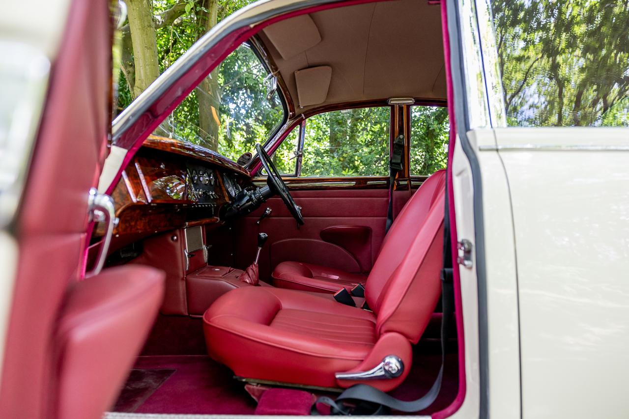 1967 Jaguar Mk. II 2.4 MOD