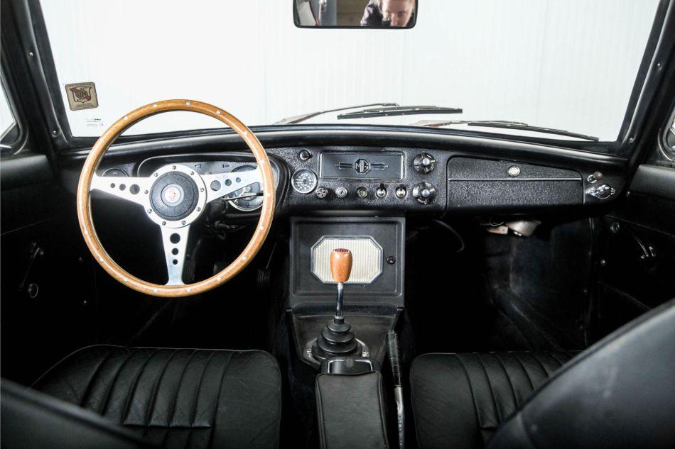 1967 MG B