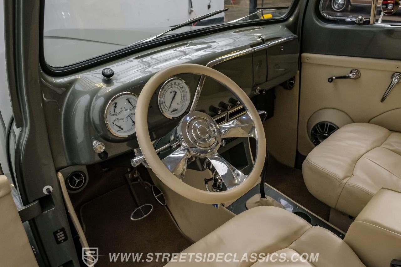 1951 Ford F-1 Restomod