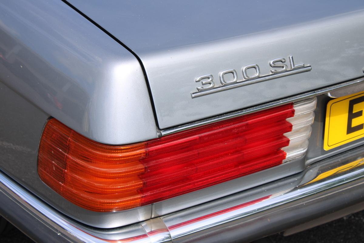 1988 Mercedes - Benz 300 SL R107